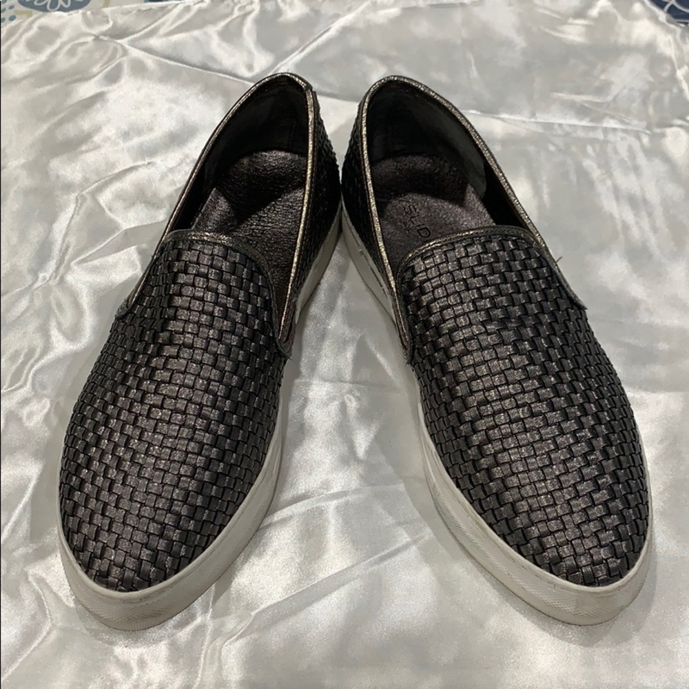 JSlides women’s Flynn Sneaker
